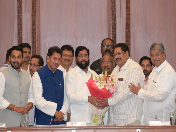 Meeting at Sahyadri State Guest House on Development Works in Kolhapur and Hatkanangle Lok Sabha Constituencies | मुख्यमंत्र्यांच्या बैठकीत आश्वासनांचाच गाळ, ठोस काही नाही; महापूर रोखणे ठरणार हवेतल्या गप्पाच  Meeting at Sahyadri State Guest House on Development Works in Kolhapur and Hatkanangle Lok Sabha Constituencies | मुख्यमंत्र्यांच्या बैठकीत आश्वासनांचाच गाळ, ठोस काही नाही; महापूर रोखणे ठरणार हवेतल्या गप्पाच