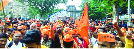 The voice of Kolhapur in the Mumbai Morcha | मुंबई मोर्चात कोल्हापूरचा आवाज The voice of Kolhapur in the Mumbai Morcha | मुंबई मोर्चात कोल्हापूरचा आवाज