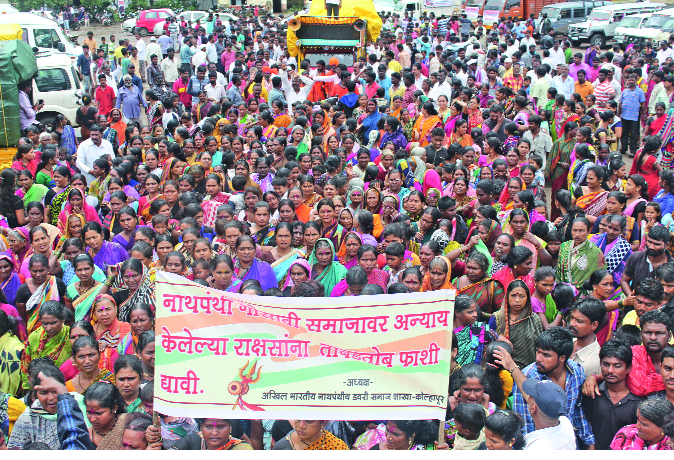 Do not let anyone loose !: Nathani Daveri Gosavi community alert | आता कुणाला ढिलं सोडायचं नाही!: नाथपंथी डवरी गोसावी समाजाचा इशारा Do not let anyone loose !: Nathani Daveri Gosavi community alert | आता कुणाला ढिलं सोडायचं नाही!: नाथपंथी डवरी गोसावी समाजाचा इशारा