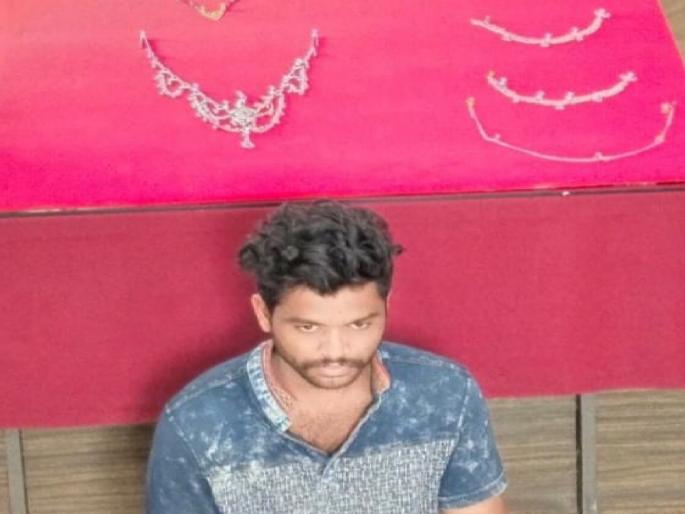 a guest stole jewelery from a house In Kolhapur Subhashnagar area | Crime News: पाहुणा म्हणून आला, अन् घरातील दागिन्यांवर मारला डल्ला a guest stole jewelery from a house In Kolhapur Subhashnagar area | Crime News: पाहुणा म्हणून आला, अन् घरातील दागिन्यांवर मारला डल्ला