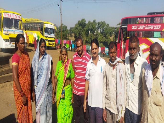Four devotees of Aurangabad who were drowning in Panchganga were saved | पंचगंगेत बुडणाऱ्या औरंगाबादच्या चौघा भाविकांना वाचवले Four devotees of Aurangabad who were drowning in Panchganga were saved | पंचगंगेत बुडणाऱ्या औरंगाबादच्या चौघा भाविकांना वाचवले