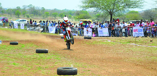 Pinkesh Thakker, Kondesameshukh 'Best Rider' | पिंकेश ठक्कर, कोंडेदेशमुख ‘बेस्ट रायडर’ Pinkesh Thakker, Kondesameshukh 'Best Rider' | पिंकेश ठक्कर, कोंडेदेशमुख ‘बेस्ट रायडर’