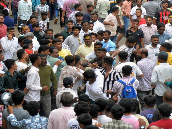 Religious beliefs are being distorted by rowdy third caste people in Kolhapur | कोल्हापुरात हुल्लडबाज तृतीयपंथीयांकडून श्रद्धेला बीभत्स रूप; सलग तीन वर्षे यात्रेला गालबोट, भाविक वैतागले Religious beliefs are being distorted by rowdy third caste people in Kolhapur | कोल्हापुरात हुल्लडबाज तृतीयपंथीयांकडून श्रद्धेला बीभत्स रूप; सलग तीन वर्षे यात्रेला गालबोट, भाविक वैतागले