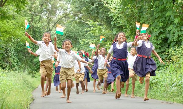 Through 1100 students of English Par. In schools | इंग्रजी माध्यमातून ११00 विद्यार्थी जि. प. शाळांत Through 1100 students of English Par. In schools | इंग्रजी माध्यमातून ११00 विद्यार्थी जि. प. शाळांत