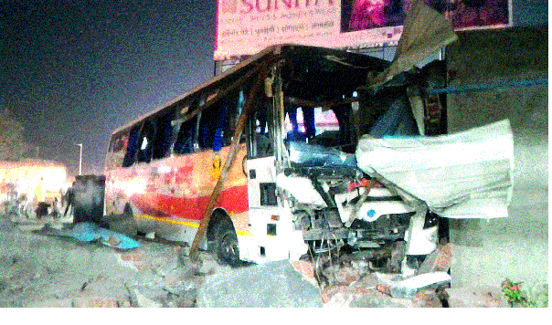 Drivers read Sangli, the passenger's life | चालकामुळे वाचले सांगली, मिरजेतील प्रवाशांचे प्राण Drivers read Sangli, the passenger's life | चालकामुळे वाचले सांगली, मिरजेतील प्रवाशांचे प्राण