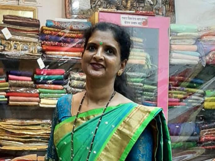 After the death of her husband, Mangalsutra was not broken or Kunku was not wiped out, Herwad has already revolted against the widow custom of Shubhangi Thorat | पतीच्या निधनानंतर मंगळसूत्र तोडले नाही की कुंकू पुसले नाही, शुभांगी थाेरात यांचे बंड