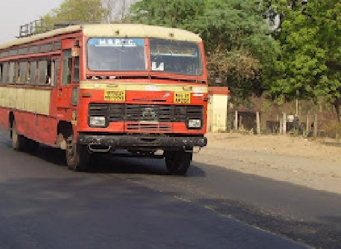 The first ST ran from Kolhapur to Ichalkaranji | अखेर लालपरी धावली, कोल्हापुरातून या मार्गावरुन एसटीचा श्रीगणेशा The first ST ran from Kolhapur to Ichalkaranji | अखेर लालपरी धावली, कोल्हापुरातून या मार्गावरुन एसटीचा श्रीगणेशा
