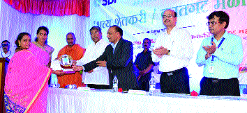 Debt relief to farmers | कर्जमाफीने शेतकऱ्यांना दिलासा Debt relief to farmers | कर्जमाफीने शेतकऱ्यांना दिलासा