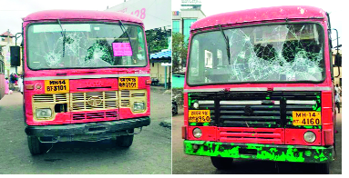 Kalkadit closed in Kolhapur district; Nine buses rocked | कोल्हापूर जिल्ह्यात कडकडीत बंद; नऊ बसेस फोडल्या Kalkadit closed in Kolhapur district; Nine buses rocked | कोल्हापूर जिल्ह्यात कडकडीत बंद; नऊ बसेस फोडल्या