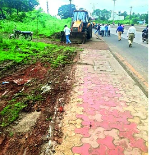Roads in the city, pavement became pavement: Special campaign for Kolhapur Municipal Corporation | शहरातील रस्ते, फुटपाथ बनले चकाचक: कोल्हापूर महापालिकेची विशेष मोहीम Roads in the city, pavement became pavement: Special campaign for Kolhapur Municipal Corporation | शहरातील रस्ते, फुटपाथ बनले चकाचक: कोल्हापूर महापालिकेची विशेष मोहीम