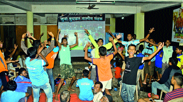 Fraternity of Valentine's Day at Kolhapur | फ्रान्सच्या जेतेपदाचा कोल्हापुरात जल्लोष