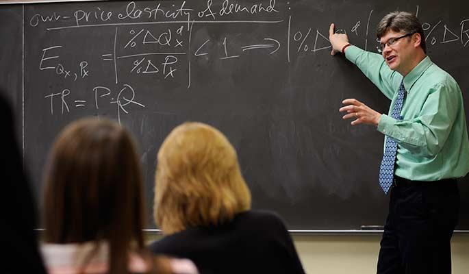 Need for recruitment instead of new rules | नव्या नियमांऐवजी पदभरतीची गरज