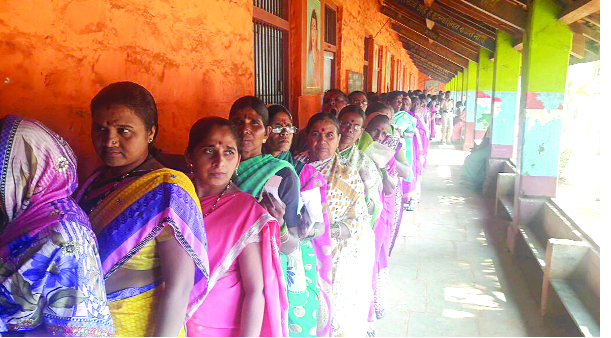 At the end of the traye | तुडयेत अखेर बाटली आडवी