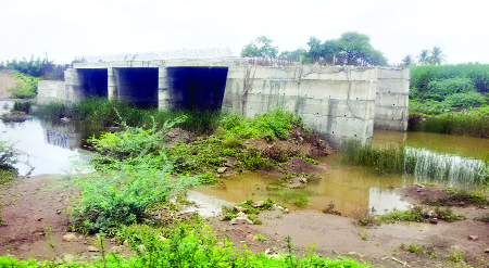 'Road to the Road' | महामार्गाचं दुखणं शेतकºयांच्या ‘वाटेवर’
