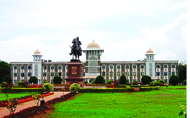 'Google's latest laboratories will be set up at Shivaji University | शिवाजी विद्यापीठात साकारणार ‘गुगल’ची अद्ययावत प्रयोगशाळा 'Google's latest laboratories will be set up at Shivaji University | शिवाजी विद्यापीठात साकारणार ‘गुगल’ची अद्ययावत प्रयोगशाळा