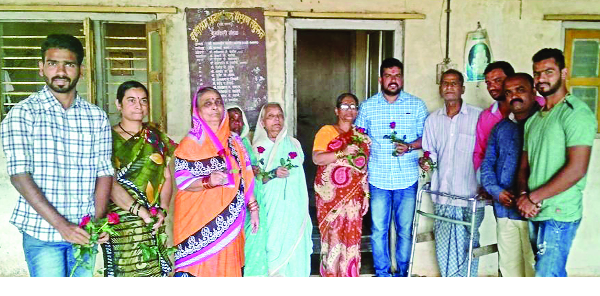 Pregnantness in the old age | भरल्या पोटाने वृद्धाश्रमात दरवळला प्रेमाचा सुंगध