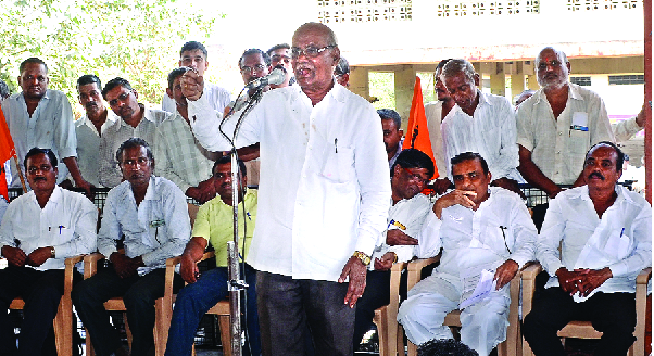 Ijtalkaranjeet on the third day, | इचलकरंजीत तिसºया दिवशीही यंत्रमाग ठप्प Ijtalkaranjeet on the third day, | इचलकरंजीत तिसºया दिवशीही यंत्रमाग ठप्प