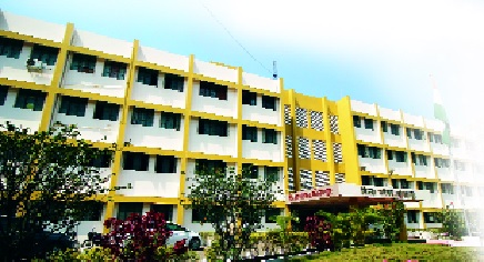 Police officials, policemen, policemen complain of complaints on the 'Whatsapp app' of Zilla Parishad: 175 people contacted | जिल्हा परिषदेच्या ‘वॉटस् अॅप’वर तक्रारींचा पाऊस अधिकारी, कर्मचाऱ्यांची पोलखोल : तब्बल १७५ नागरिकांनी साधला संपर्क Police officials, policemen, policemen complain of complaints on the 'Whatsapp app' of Zilla Parishad: 175 people contacted | जिल्हा परिषदेच्या ‘वॉटस् अॅप’वर तक्रारींचा पाऊस अधिकारी, कर्मचाऱ्यांची पोलखोल : तब्बल १७५ नागरिकांनी साधला संपर्क