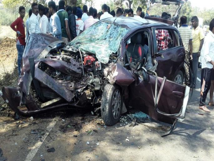 Eight dead in a car accident, while driving to the scene | प्रजासत्ताक दिनी आंब्याजवळ कार अपघातात पुण्याचे सहा ठार, दोघे जखमी Eight dead in a car accident, while driving to the scene | प्रजासत्ताक दिनी आंब्याजवळ कार अपघातात पुण्याचे सहा ठार, दोघे जखमी