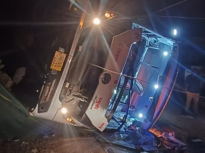 Sleeper bus accident near Kolhapur, one person from Chhatrapati Sambhajinagar killed; four seriously injured | कोल्हापूरजवळ स्लीपर बसचा अपघात, छत्रपती संभाजीनगरचा एकजण ठार; चार गंभीर Sleeper bus accident near Kolhapur, one person from Chhatrapati Sambhajinagar killed; four seriously injured | कोल्हापूरजवळ स्लीपर बसचा अपघात, छत्रपती संभाजीनगरचा एकजण ठार; चार गंभीर