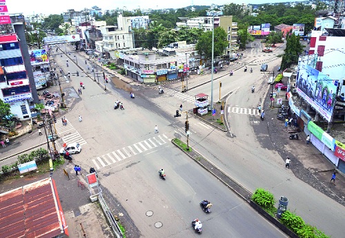 Kolhapur is closed on Kadadit road near Maratha road: There is no retreat now without getting reservation; Saffron wave | कोल्हापूर कडकडीत बंद अवघा मराठा रस्त्यावर : आरक्षण घेतल्याशिवाय आता माघार नाही; भगव्याची लाट Kolhapur is closed on Kadadit road near Maratha road: There is no retreat now without getting reservation; Saffron wave | कोल्हापूर कडकडीत बंद अवघा मराठा रस्त्यावर : आरक्षण घेतल्याशिवाय आता माघार नाही; भगव्याची लाट