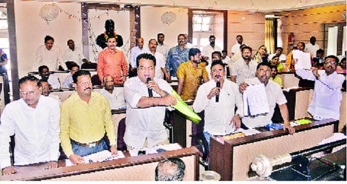  Check the tender of 'Live Pipeline' - At the Kolhapur Municipal Corporation meeting | ‘थेट पाईपलाईन’ची निविदा तपासा--कोल्हापूर महापालिका सभेत मागणी