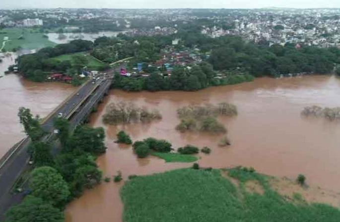 Vacation of all Government Offices in Pune cancelled due to floods | महापुरामुळे पुण्यातील सर्व शासकीय कार्यालयांच्या सुट्ट्या रद्द   