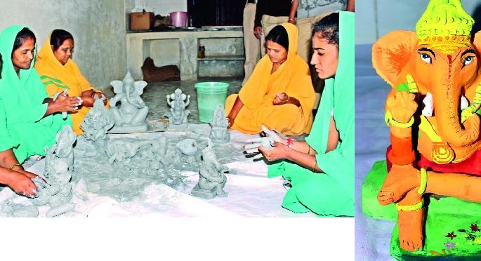 God created by the hands of women prisoners ... eco-friendly Ganesha idol: installation in Barracks | महिला कैद्यांच्या हातांनी घडविला देव... इको-फ्रेंडली गणेशमूर्ती : बरॅकमध्ये होणार प्रतिष्ठापना God created by the hands of women prisoners ... eco-friendly Ganesha idol: installation in Barracks | महिला कैद्यांच्या हातांनी घडविला देव... इको-फ्रेंडली गणेशमूर्ती : बरॅकमध्ये होणार प्रतिष्ठापना