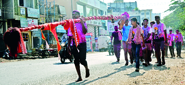 Jyotiba's devotees return on the route | जोतिबाचे भाविक परतीच्या मार्गावर