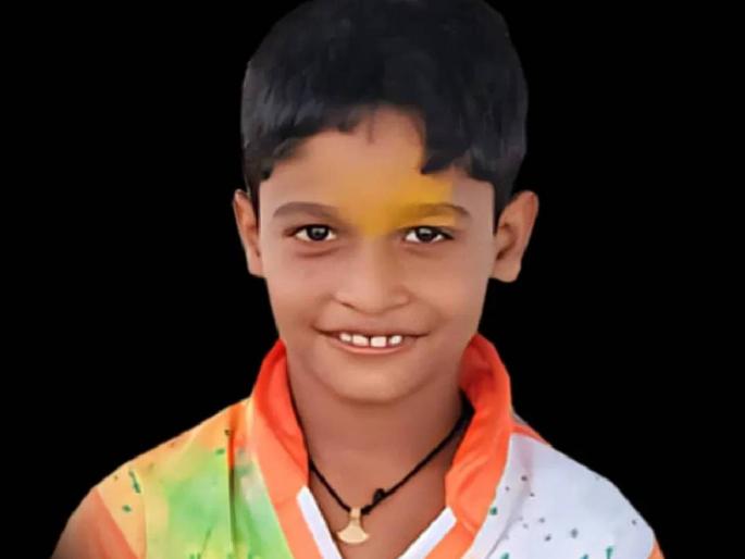 Ten-year-old boy dies of heart attack, lays head on mother's lap and dies | धक्कादायक! बाप्पांसमोर खेळला, बागडला, घरी येऊन आईच्या मांडीवर जीव सोडला; दहा वर्षाच्या मुलाचा हृदयविकाराच्या झटक्याने मृत्यू Ten-year-old boy dies of heart attack, lays head on mother's lap and dies | धक्कादायक! बाप्पांसमोर खेळला, बागडला, घरी येऊन आईच्या मांडीवर जीव सोडला; दहा वर्षाच्या मुलाचा हृदयविकाराच्या झटक्याने मृत्यू