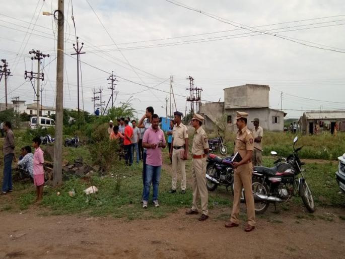 double murder case family dispute in kolhapur | यड्रावमध्ये कौटुंबिक वादातून झालेल्या हत्याकांडांत चार जणांचा मृत्यू double murder case family dispute in kolhapur | यड्रावमध्ये कौटुंबिक वादातून झालेल्या हत्याकांडांत चार जणांचा मृत्यू
