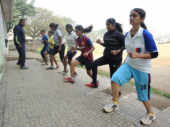 Why do girls wants to go to the police? | पोरींना पोलिसात का जायचं? Why do girls wants to go to the police? | पोरींना पोलिसात का जायचं?