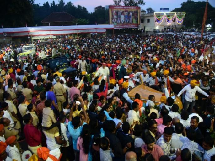 Reconciliation of religion-royalty in royal Dussehra excitement; The grand divine ceremony was completed | धर्म-राजसत्तेचा मिलाप करणारा शाही दसरा उत्साहात; भव्य दिव्य साेहळ्याने डोळ्याचे पारणे फिटले Reconciliation of religion-royalty in royal Dussehra excitement; The grand divine ceremony was completed | धर्म-राजसत्तेचा मिलाप करणारा शाही दसरा उत्साहात; भव्य दिव्य साेहळ्याने डोळ्याचे पारणे फिटले