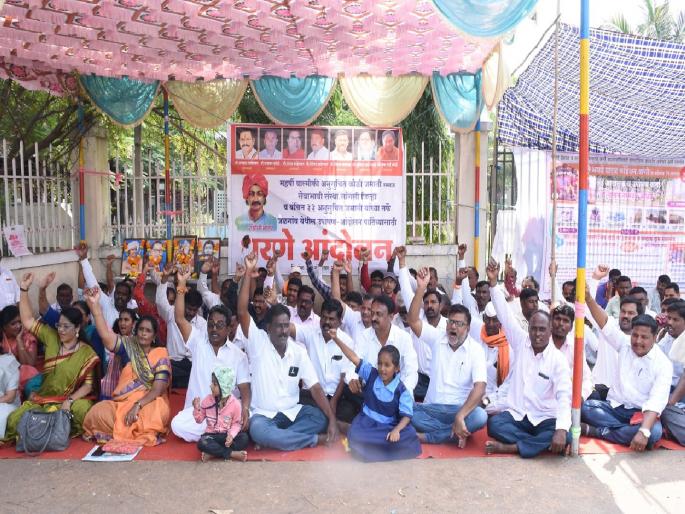 Give Scheduled Tribe certificate to Koli community, protests in front of Sangli Collectorate | कोळी समाजाला अनुसुचित जमातीचे प्रमाणपत्र द्या, सांगली जिल्हाधिकारी कार्यालयासमोर निदर्शने Give Scheduled Tribe certificate to Koli community, protests in front of Sangli Collectorate | कोळी समाजाला अनुसुचित जमातीचे प्रमाणपत्र द्या, सांगली जिल्हाधिकारी कार्यालयासमोर निदर्शने