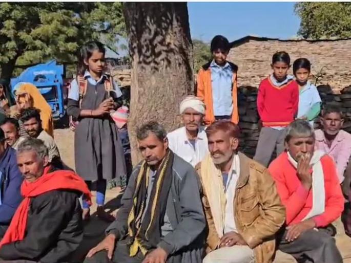 kota kolipura village boys are not getting married as there is no electricity no mobile network | अरे देवा! ना वीज, ना मोबाईल नेटवर्क... 'या' गावातील मुलांचं ठरत नाही लग्न kota kolipura village boys are not getting married as there is no electricity no mobile network | अरे देवा! ना वीज, ना मोबाईल नेटवर्क... 'या' गावातील मुलांचं ठरत नाही लग्न