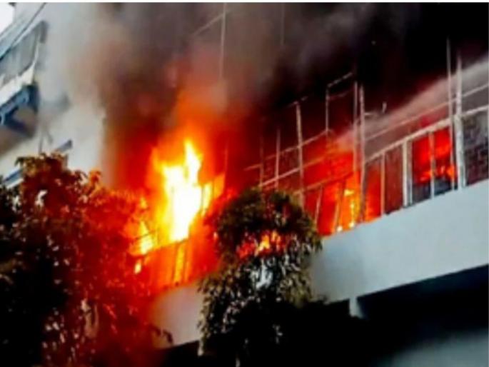 west bengal massive fire at kolkata government hospital patient dies in icu emergency services | अग्नितांडव! कोलकाता येथील रुग्णालयात भीषण आग; ICU मधील रुग्णाचा मृत्यू west bengal massive fire at kolkata government hospital patient dies in icu emergency services | अग्नितांडव! कोलकाता येथील रुग्णालयात भीषण आग; ICU मधील रुग्णाचा मृत्यू