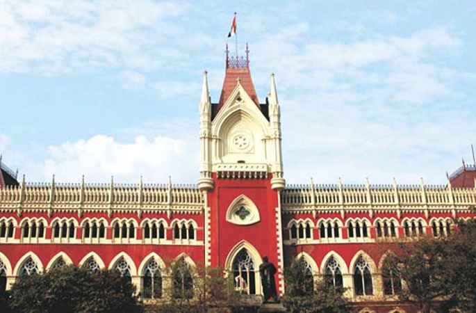 the chief justice red gown and wig in the Calcutta High Court | कलकत्ता हायकोर्टात मुख्य न्यायाधीशांचा लाल गाऊन आणि विग the chief justice red gown and wig in the Calcutta High Court | कलकत्ता हायकोर्टात मुख्य न्यायाधीशांचा लाल गाऊन आणि विग