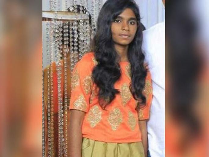 girl committed suicide by jumping from the school building | विद्यार्थ्यांच्या चिडवण्याला कंटाळून तरुणीची शाळेच्या इमारतीवरुन उडी मारुन आत्महत्या girl committed suicide by jumping from the school building | विद्यार्थ्यांच्या चिडवण्याला कंटाळून तरुणीची शाळेच्या इमारतीवरुन उडी मारुन आत्महत्या