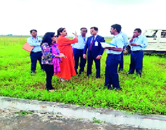 Strengthen airport security: 'DGCA' squad alert | विमानतळाची सुरक्षा भक्कम करा : ‘डीजीसीए’च्या पथकाची सूचना Strengthen airport security: 'DGCA' squad alert | विमानतळाची सुरक्षा भक्कम करा : ‘डीजीसीए’च्या पथकाची सूचना