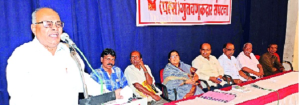 Sell money by selling Perls 'property: demand in investors' meeting | ‘पर्ल्स’च्या मालमत्ता विकून पैसे द्या : गुंतवणूकदारांच्या मेळाव्यात मागणी Sell money by selling Perls 'property: demand in investors' meeting | ‘पर्ल्स’च्या मालमत्ता विकून पैसे द्या : गुंतवणूकदारांच्या मेळाव्यात मागणी