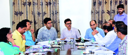 Statewise declaration of accounts of Nationalized banks not giving crop loans to the District Officials | पीककर्ज न देणाऱ्या राष्ट्रीयीकृत बँंकांची खाती बंद जिल्हाधिकाऱ्यांचा इशारा