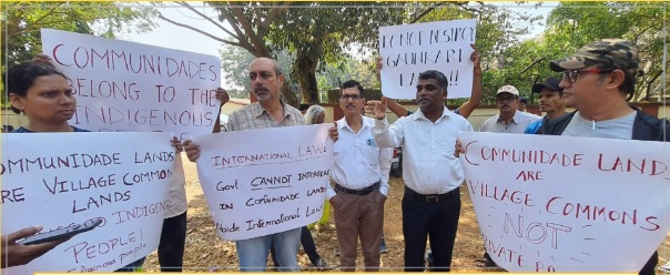Land keepers outside, plunderers inside; Social activists protested against the denial of entry to the Comunidad Council | जमिनी राखणारे बाहेर, लुटणारे मात्र आत; कोमुनिदाद परिषदेत प्रवेश नाकारल्याविरोधात सामाजिक कार्यकर्त्यांनी केला निषेध