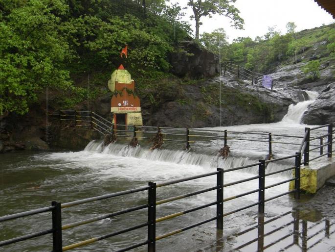 Four youths of Mumbai drowned in Kondeshwar Waterfalls in Badlapur | बदलापूरमधील कोंडेश्वर धबधब्यात बुडून घाटकोपरच्या चार तरुणांचा मृत्यू Four youths of Mumbai drowned in Kondeshwar Waterfalls in Badlapur | बदलापूरमधील कोंडेश्वर धबधब्यात बुडून घाटकोपरच्या चार तरुणांचा मृत्यू