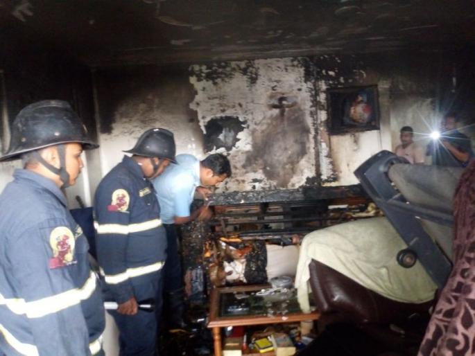 fire at building in kondhwa pune | कोंढव्यातील इमारतीच्या सहाव्या मजल्यावर आग, दोघांची सुटका करण्यात यश