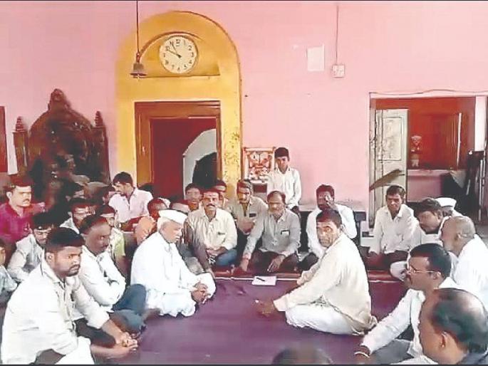 Firecrackers will not explode in the village, nor will they prepare sweets! | गावात ना फटाके फुटणार, ना गोड-धोड पदार्थही तयार करणार! Firecrackers will not explode in the village, nor will they prepare sweets! | गावात ना फटाके फुटणार, ना गोड-धोड पदार्थही तयार करणार!