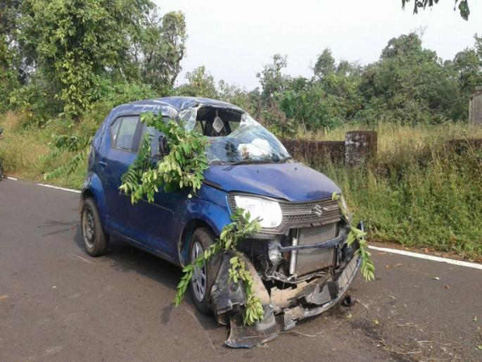 Accidents in Malvan, 2 people seriously injured in car accident in Pune | पुण्यातील पर्यटकांच्या कारला मालवणमध्ये अपघात, 2 जण गंभीर जखमी Accidents in Malvan, 2 people seriously injured in car accident in Pune | पुण्यातील पर्यटकांच्या कारला मालवणमध्ये अपघात, 2 जण गंभीर जखमी