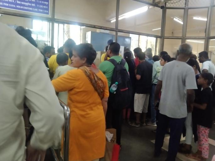 Ratnagiri: Train missed on the first day of Konkan Railway's monsoon schedule, commuters panic in Ratnagiri | Ratnagiri: कोकण रेल्वेचे पावसाळी वेळापत्रक लागू हाेताच पहिल्याच दिवशी चुकली ट्रेन, रत्नागिरीत प्रवाशांचा गोंधळ Ratnagiri: Train missed on the first day of Konkan Railway's monsoon schedule, commuters panic in Ratnagiri | Ratnagiri: कोकण रेल्वेचे पावसाळी वेळापत्रक लागू हाेताच पहिल्याच दिवशी चुकली ट्रेन, रत्नागिरीत प्रवाशांचा गोंधळ