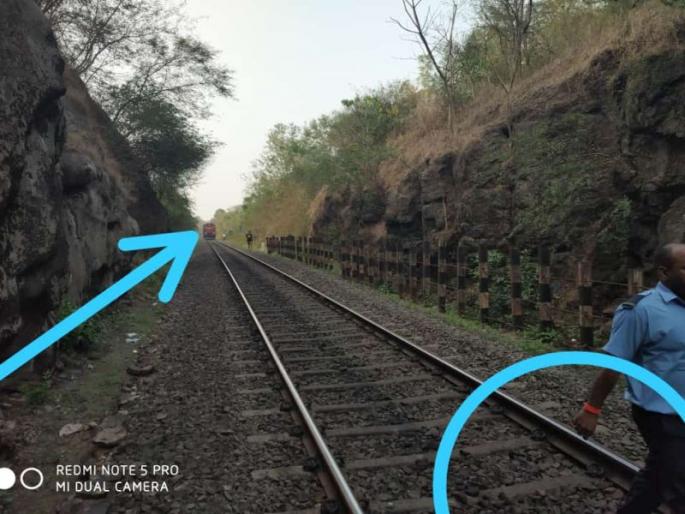 Konkan Railway news | डबे सोडून पुढे धावले इंजिन, कोकण रेल्वे मार्गावर मोठा अपघात टळला Konkan Railway news | डबे सोडून पुढे धावले इंजिन, कोकण रेल्वे मार्गावर मोठा अपघात टळला