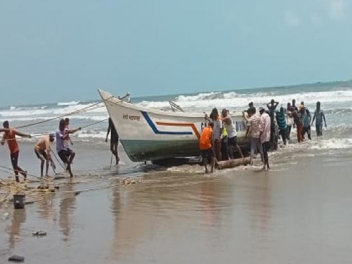 After the Tarkarli tragedy Konkan infamous, annoying tourists are not needed | तारकर्लीच्या दुर्घटनेनंतर कोकणची बदनामी, उपद्रवी पर्यटकांची गरज नाही After the Tarkarli tragedy Konkan infamous, annoying tourists are not needed | तारकर्लीच्या दुर्घटनेनंतर कोकणची बदनामी, उपद्रवी पर्यटकांची गरज नाही