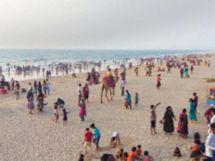 Consecutive holidays keep the beaches crowded, the year end week auspicious for Ratnagiri district | सलग सुट्यांमुळे किनारे गजबजले, वर्षअखेरचा आठवडा रत्नागिरी जिल्ह्यासाठी फायदेशीर Consecutive holidays keep the beaches crowded, the year end week auspicious for Ratnagiri district | सलग सुट्यांमुळे किनारे गजबजले, वर्षअखेरचा आठवडा रत्नागिरी जिल्ह्यासाठी फायदेशीर
